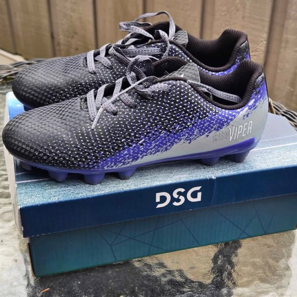 DSG Kids Soccer Cleats (Size 2): Like New